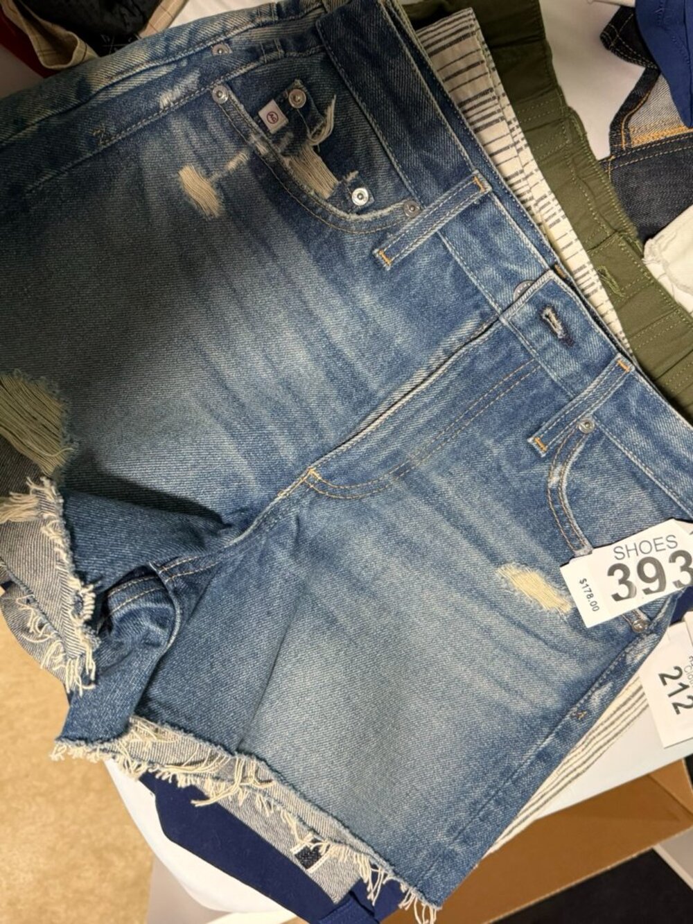 AG Alexxis High Rise Wedgie Distressed Shorts Womens 26R Medium Wash Raw Hem - Picture 12 of 13